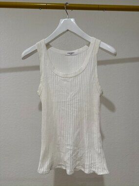 White sleeveless t